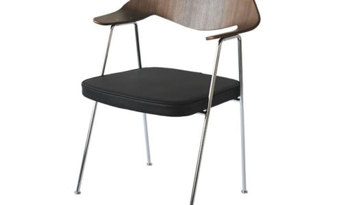 紐倉の部屋のテーブルと椅子のセット