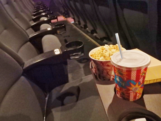 映画館でポップコーンを買って食べたら8%と思いきや10%消費税